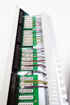 Preview: Externes Patchpanel Patchfeld 24xRJ45 2-polig & 12xRJ45 4-polig 3m Kabel 2 x SIVAPAC S30267-Z333-A30 Refurbished