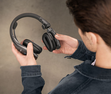 Preview: Jabra BlueParrott S650-XT, Ultra-Noise-Cancelling 96%, ANC, IP54, Tragetasche, USB-C-Kabel 204292