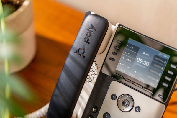 Poly Edge E320 IP Phone, PoE 82M88AA, 2200-87000-025