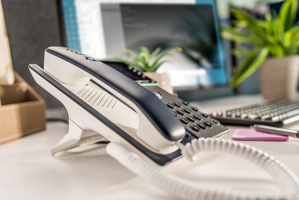 Poly Edge E300 IP Phone, PoE 82M92AA, 2200-87815-025