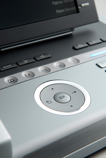 OpenStage 80 HFA V3 silver-blue Refurbished (B) Red discolored display L30250-F600-C103