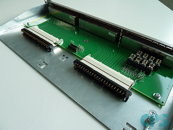 Externes Patchpanel MFPP 48xRJ45 2-polig H3800 / OSBiz X8 L30251-U600-A147 S30807-Q6143 NEU